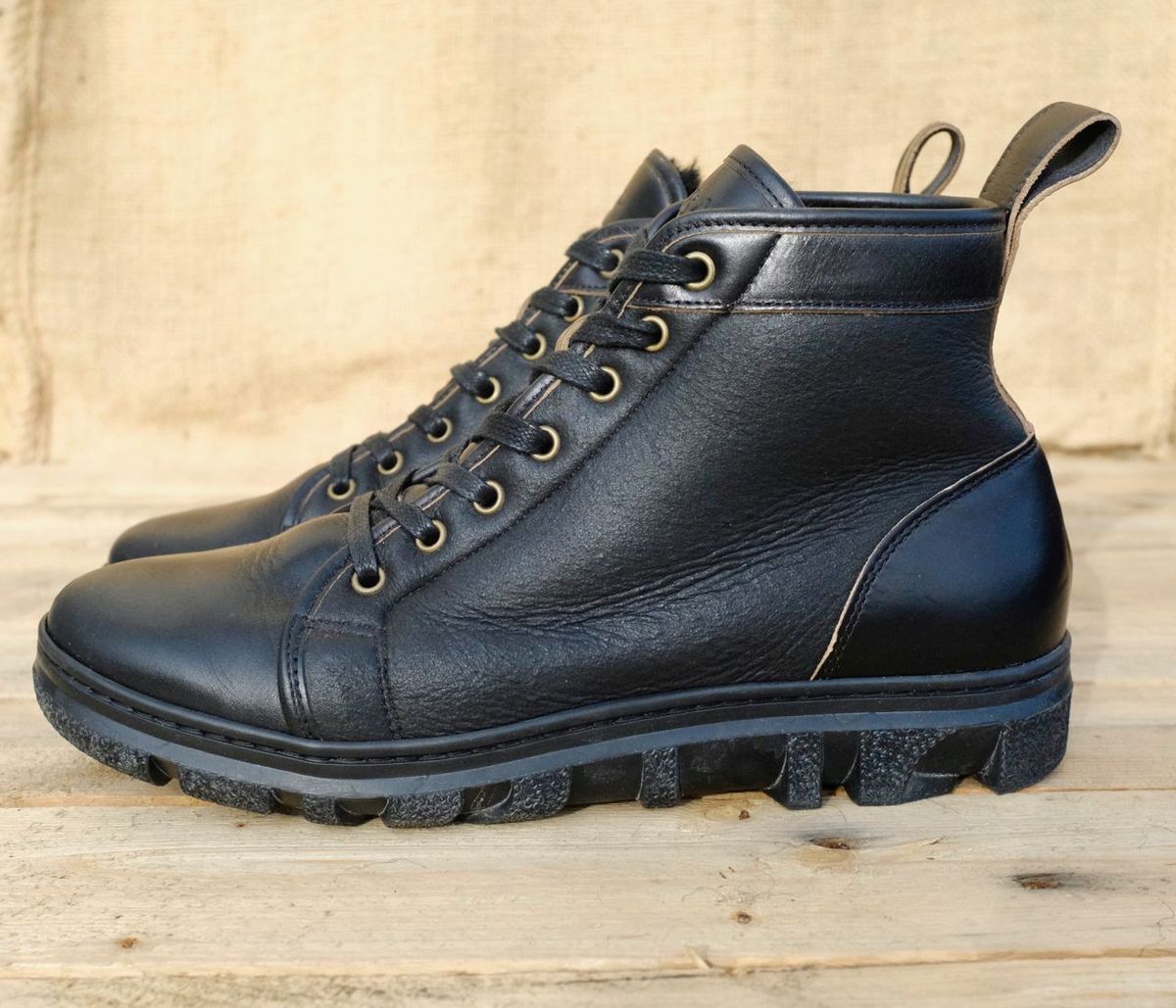 Photo by kaldisgoat on January 10, 2025 of the Goral x Rose Anvil Muggs in Horween Black Chromexcel & Shearling.