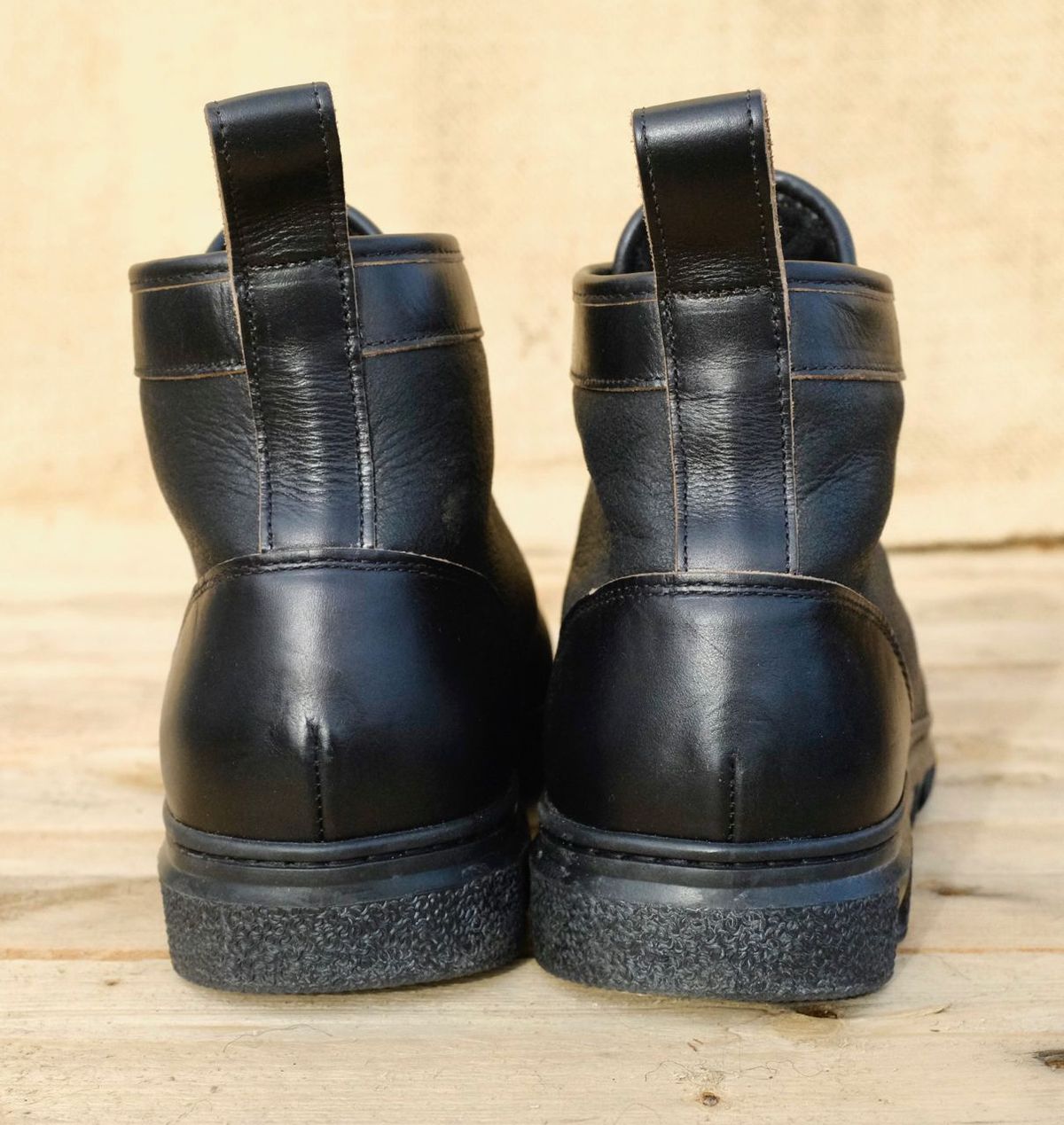 Photo by kaldisgoat on January 10, 2025 of the Goral x Rose Anvil Muggs in Horween Black Chromexcel & Shearling.