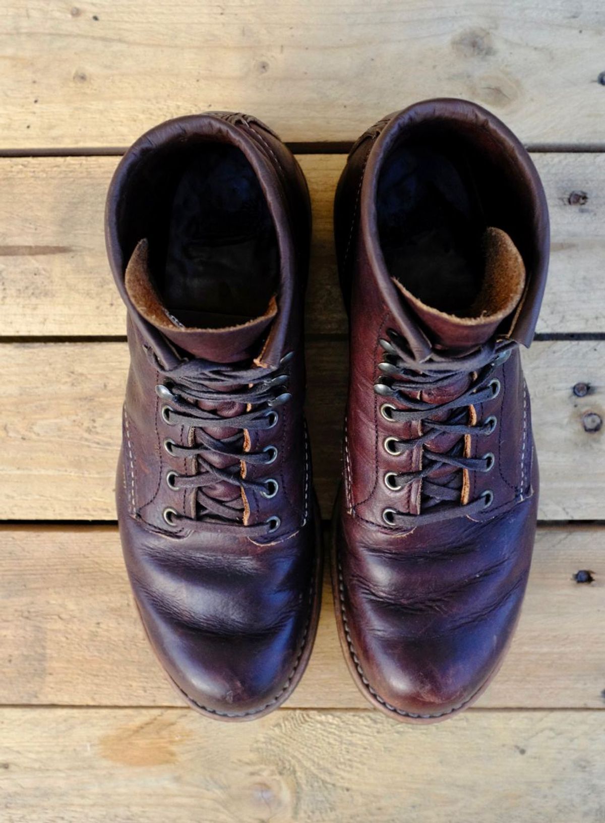 Photo by kaldisgoat on December 1, 2024 of the Red Wing Blacksmith in S.B. Foot Briar Oil Slick.