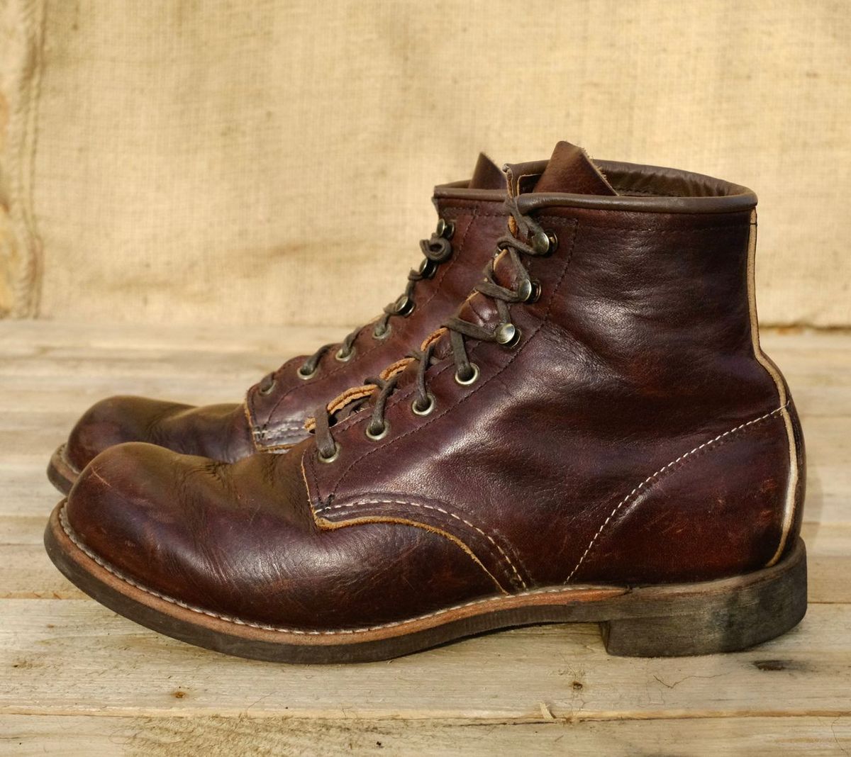 Photo by kaldisgoat on January 2, 2025 of the Red Wing Blacksmith in S.B. Foot Briar Oil Slick.