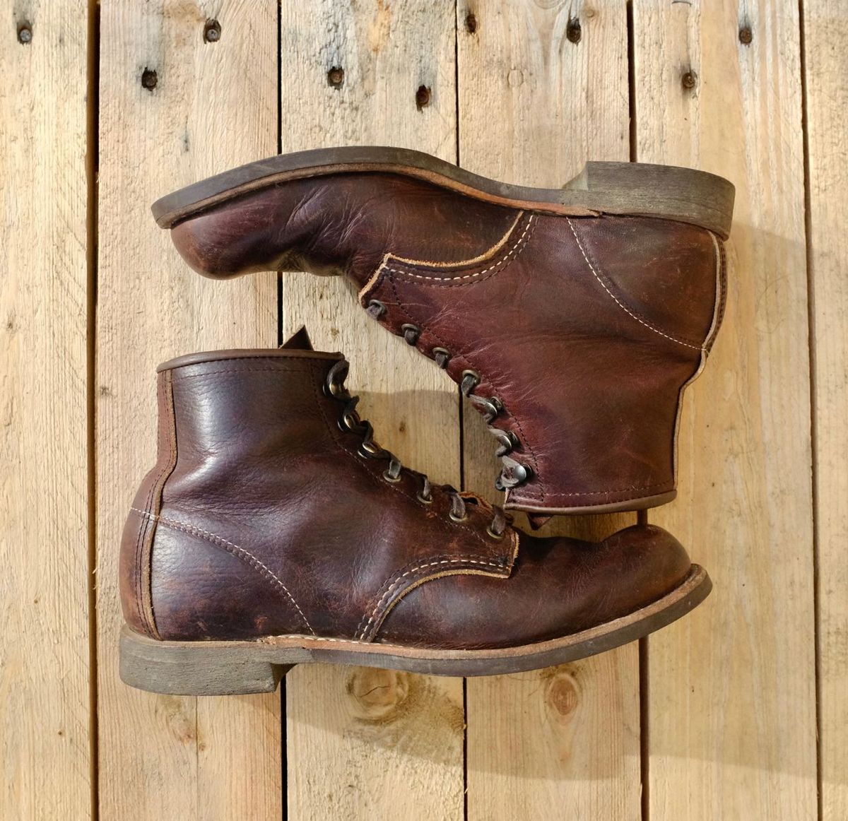 Photo by kaldisgoat on January 2, 2025 of the Red Wing Blacksmith in S.B. Foot Briar Oil Slick.