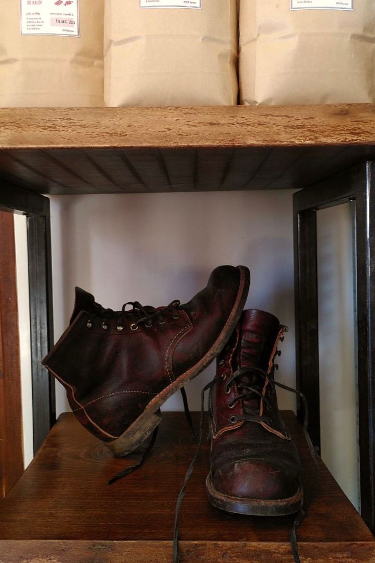 Photo by kaldisgoat on January 10, 2025 of the Red Wing Blacksmith in S.B. Foot Briar Oil Slick.