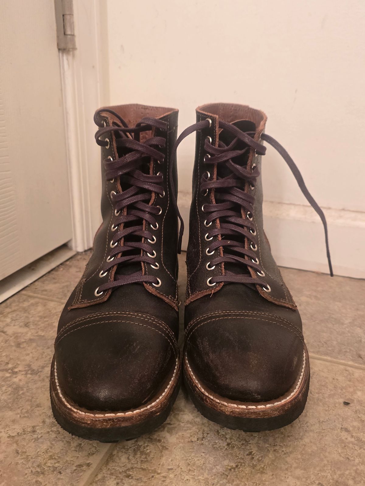 Photo by BoSeven on November 5, 2025 of the Thursday Logger in Horween Waxed Cacao.