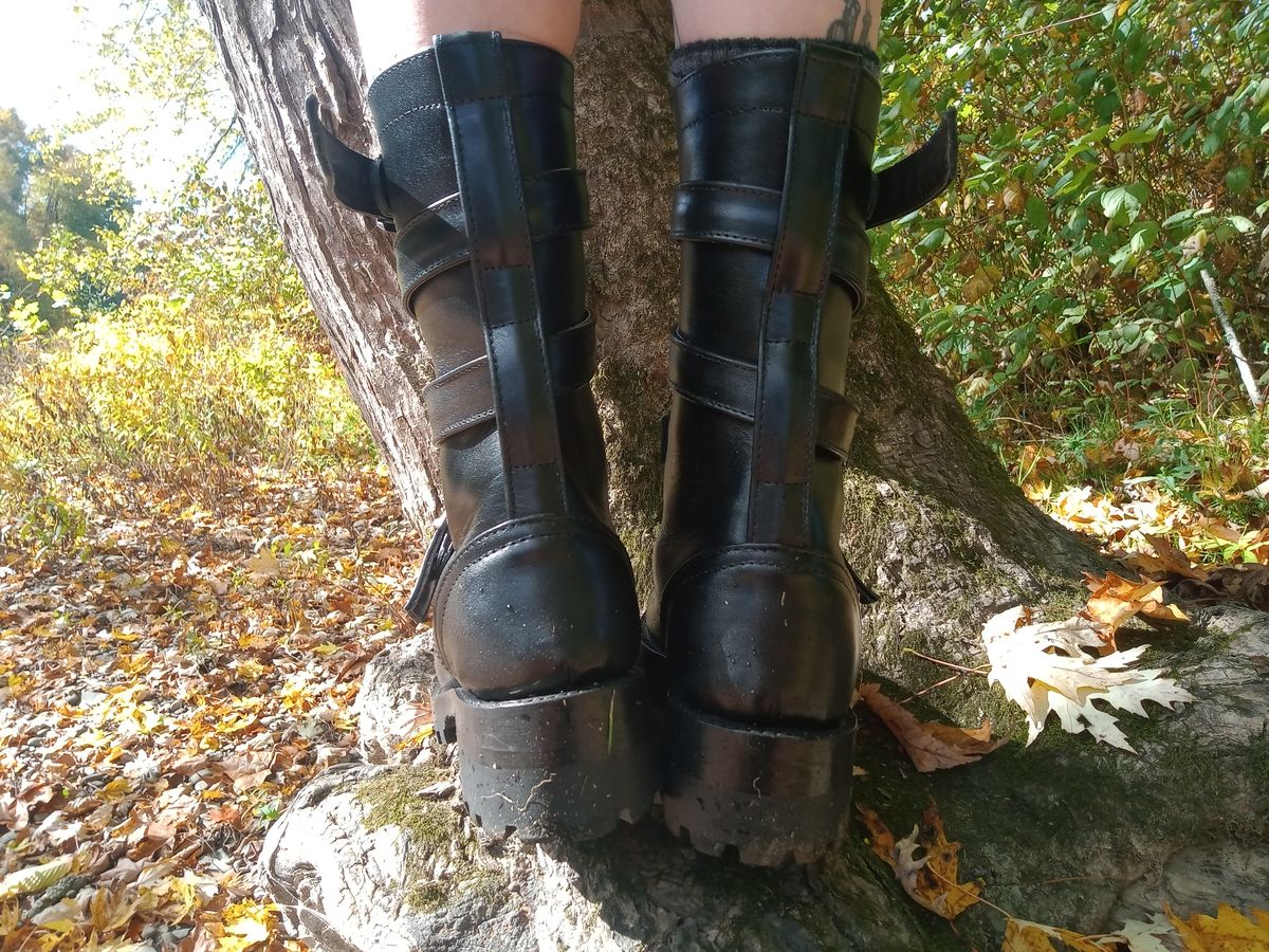 Photo by Tankerbell on October 6, 2024 of the Vintos Boots Tanker in Black Full Grain Leather.