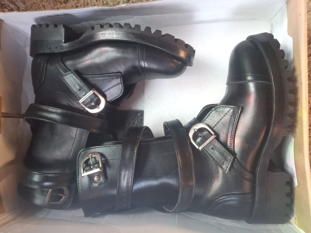 Photo by Tankerbell on October 6, 2024 of the Vintos Boots Tanker in Black Full Grain Leather.