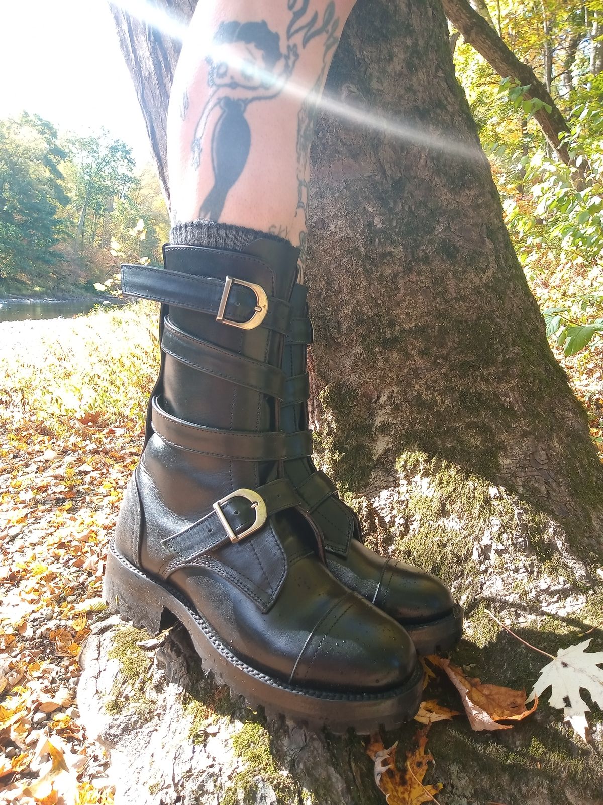 Photo by Tankerbell on October 6, 2024 of the Vintos Boots Tanker in Black Full Grain Leather.