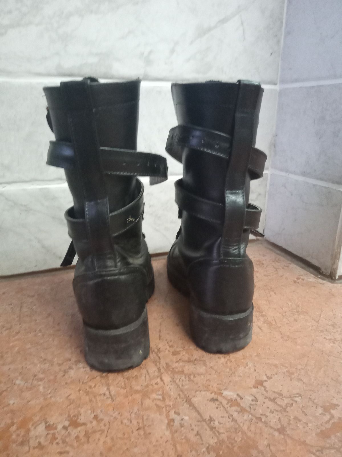 Photo by Tankerbell on November 6, 2024 of the Vintos Boots Tanker in Black Full Grain Leather.