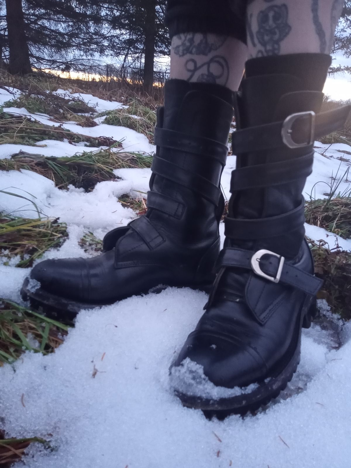 Photo by Tankerbell on November 24, 2024 of the Vintos Boots Tanker in Black Full Grain Leather.