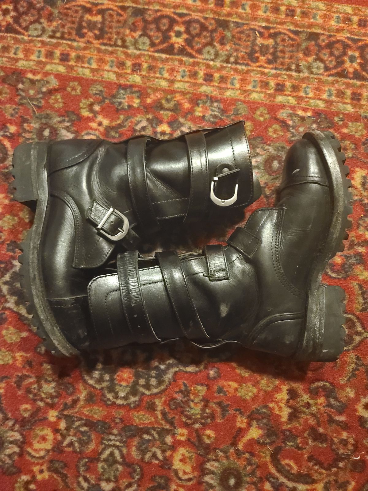 Photo by Tankerbell on December 5, 2024 of the Vintos Boots Tanker in Black Full Grain Leather.