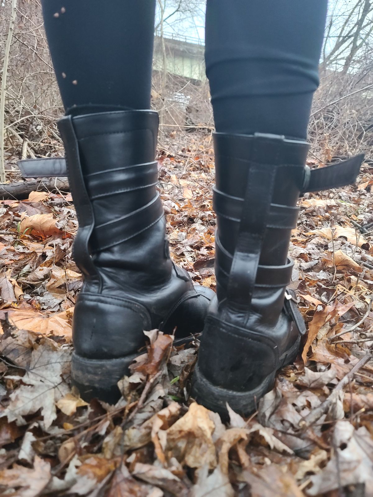 Photo by Tankerbell on January 2, 2025 of the Vintos Boots Tanker in Black Full Grain Leather.