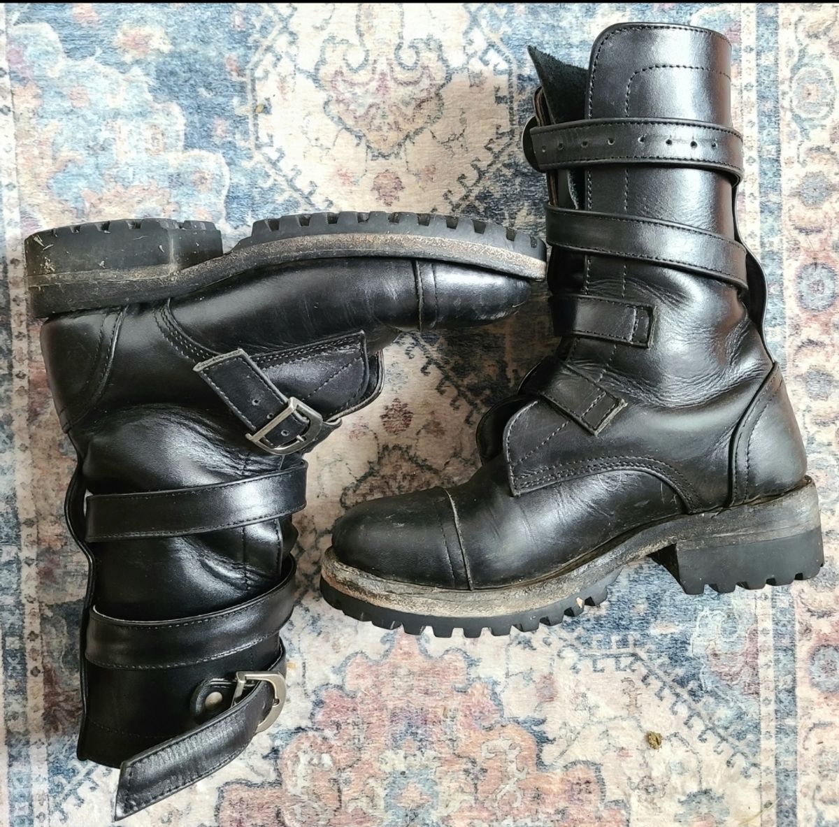 Photo by Tankerbell on January 2, 2025 of the Vintos Boots Tanker in Black Full Grain Leather.