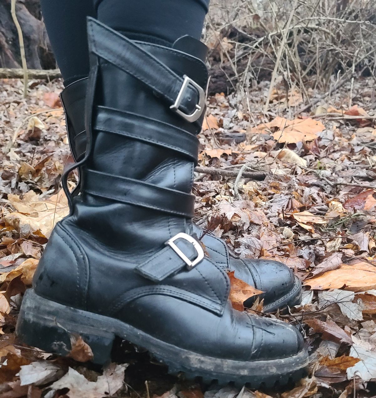 Photo by Tankerbell on January 2, 2025 of the Vintos Boots Tanker in Black Full Grain Leather.