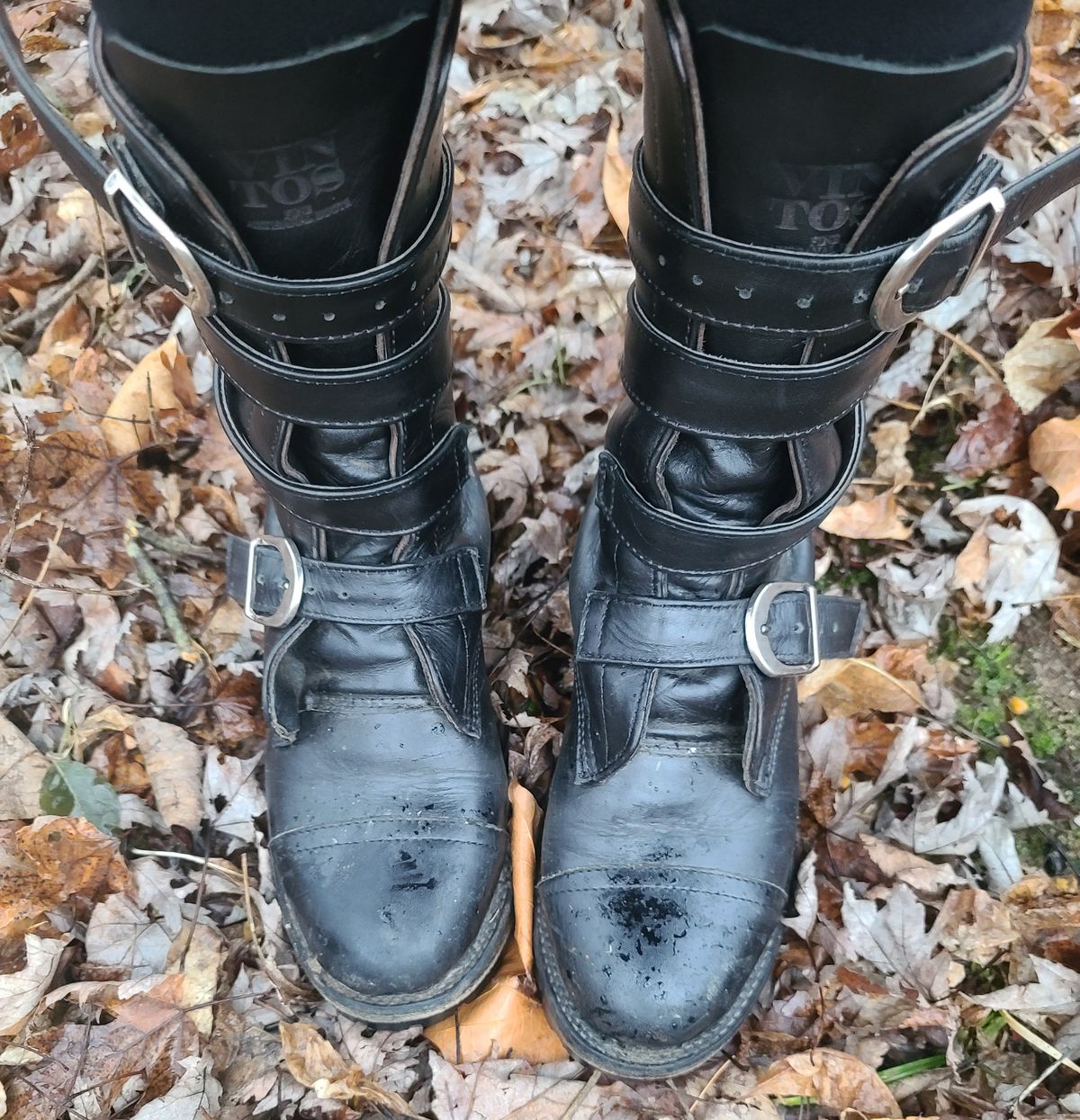 Photo by Tankerbell on January 2, 2025 of the Vintos Boots Tanker in Black Full Grain Leather.