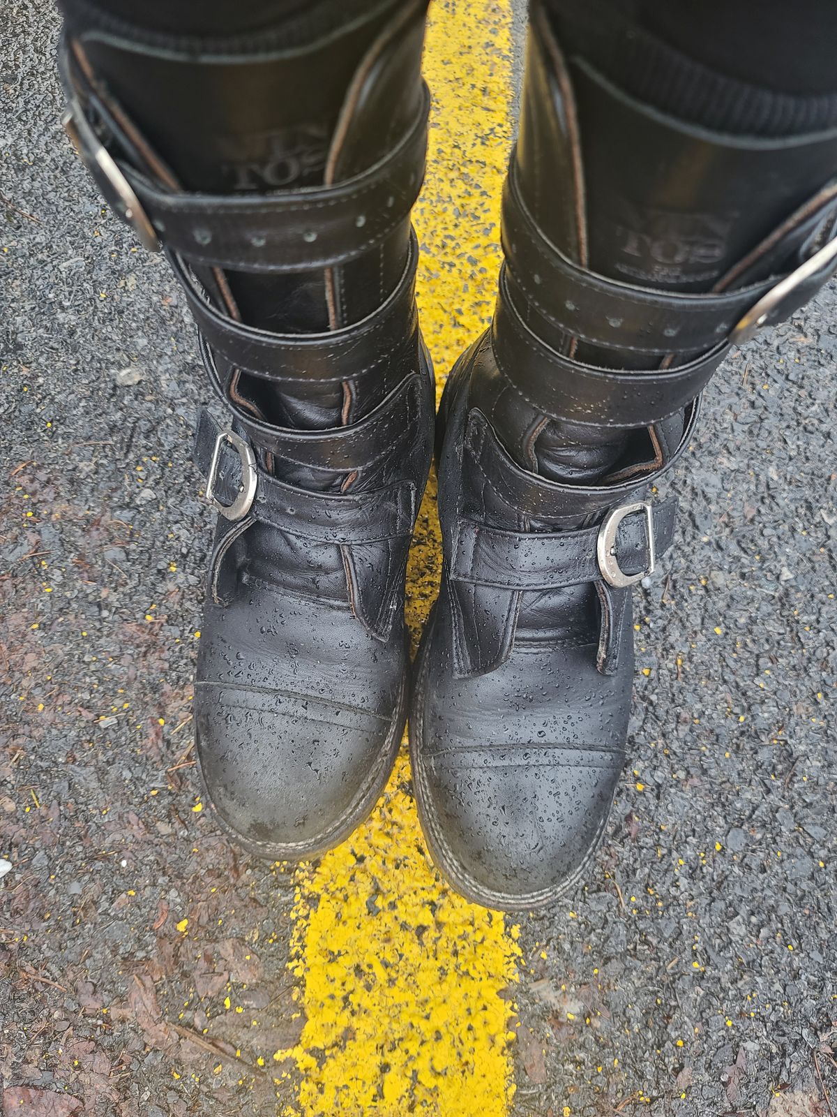 Photo by Tankerbell on March 5, 2025 of the Vintos Boots Tanker in Black Full Grain Leather.