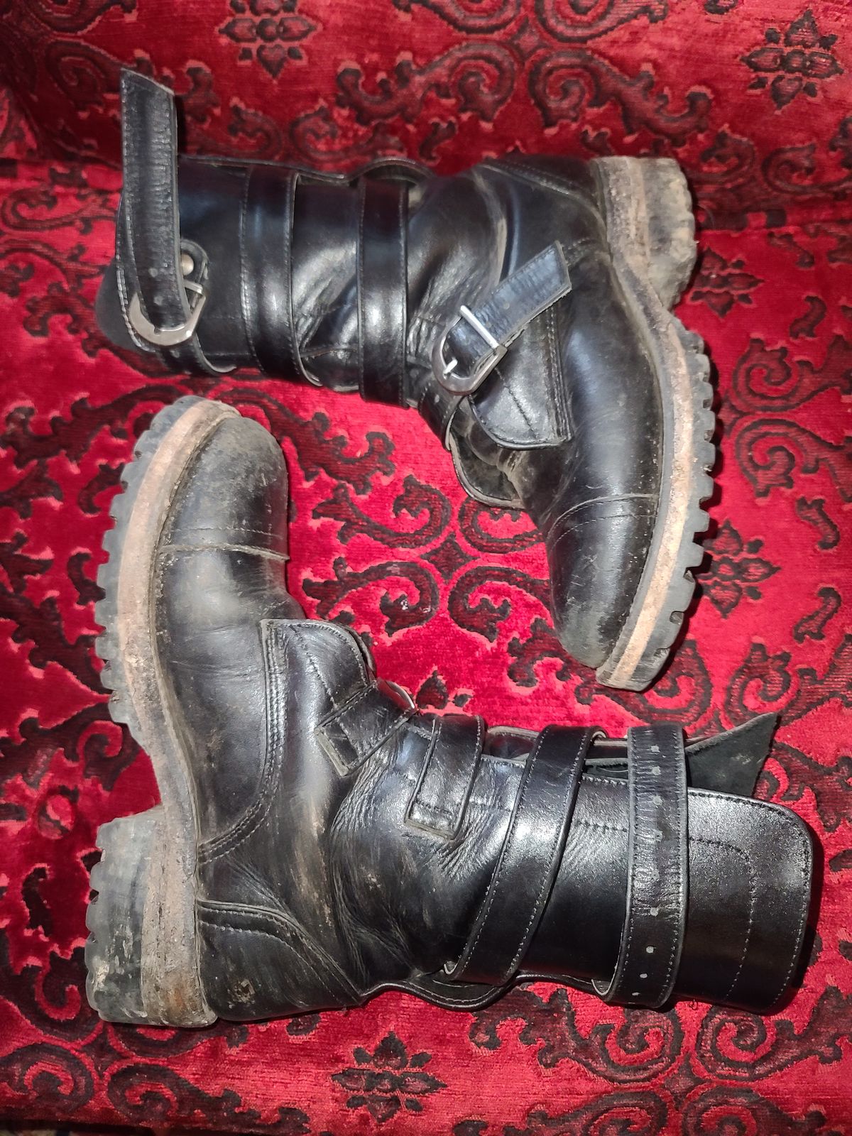 Photo by Tankerbell on April 5, 2025 of the Vintos Boots Tanker in Black Full Grain Leather.