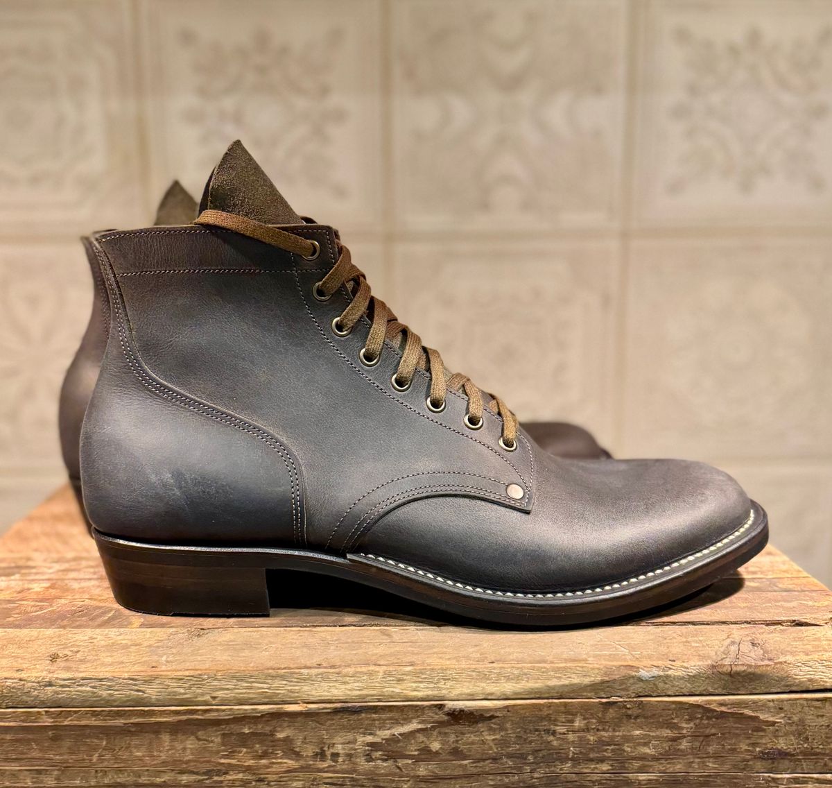 Photo by bconner2112 on May 23, 2026 of the NF Bootmaker Milton Boot in Horween Mystery Grey.