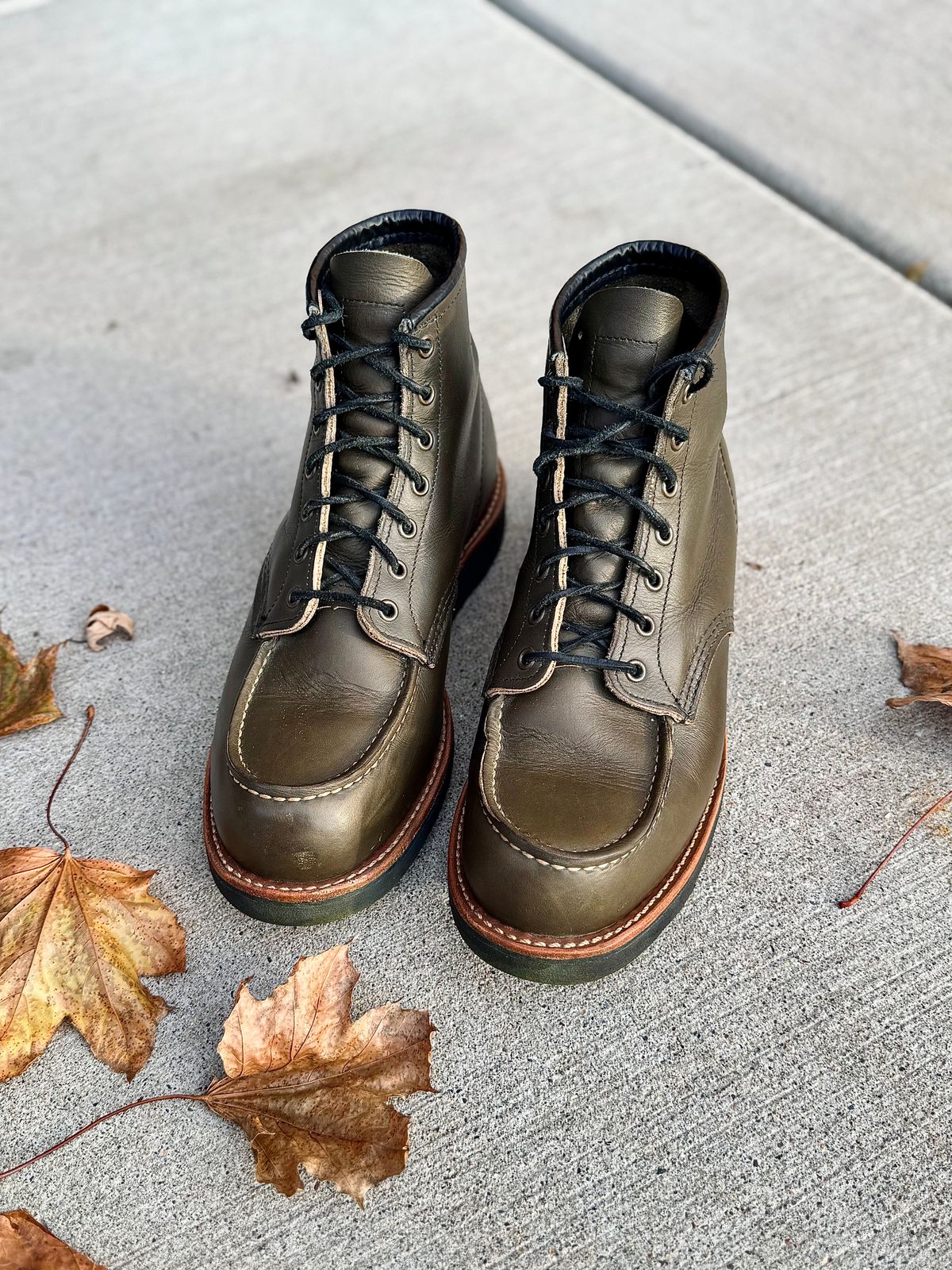 Photo by fancyfootwork15 on November 14, 2025 of the Red Wing 6-Inch Classic Moc in S.B. Foot Alpine Portage.