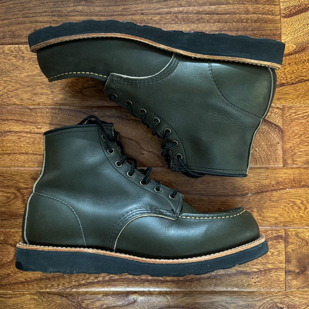 Photo by fancyfootwork15 on February 5, 2025 of the Red Wing 6-Inch Classic Moc in S.B. Foot Alpine Portage.