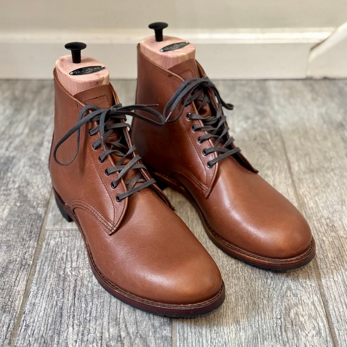 Photo by fancyfootwork15 on December 13, 2024 of the Red Wing Sheldon in S.B. Foot Teak Featherstone.