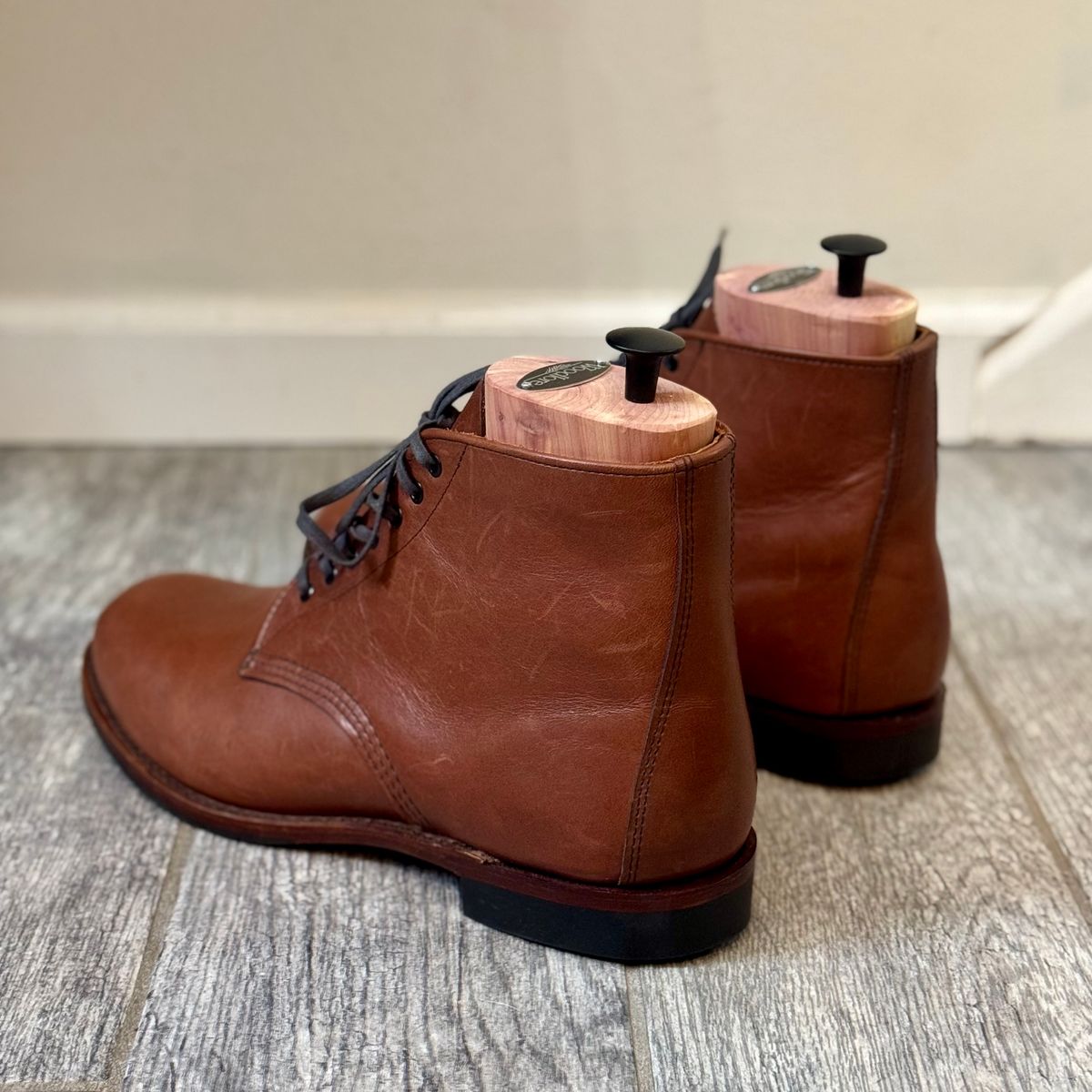 Photo by fancyfootwork15 on December 13, 2024 of the Red Wing Sheldon in S.B. Foot Teak Featherstone.