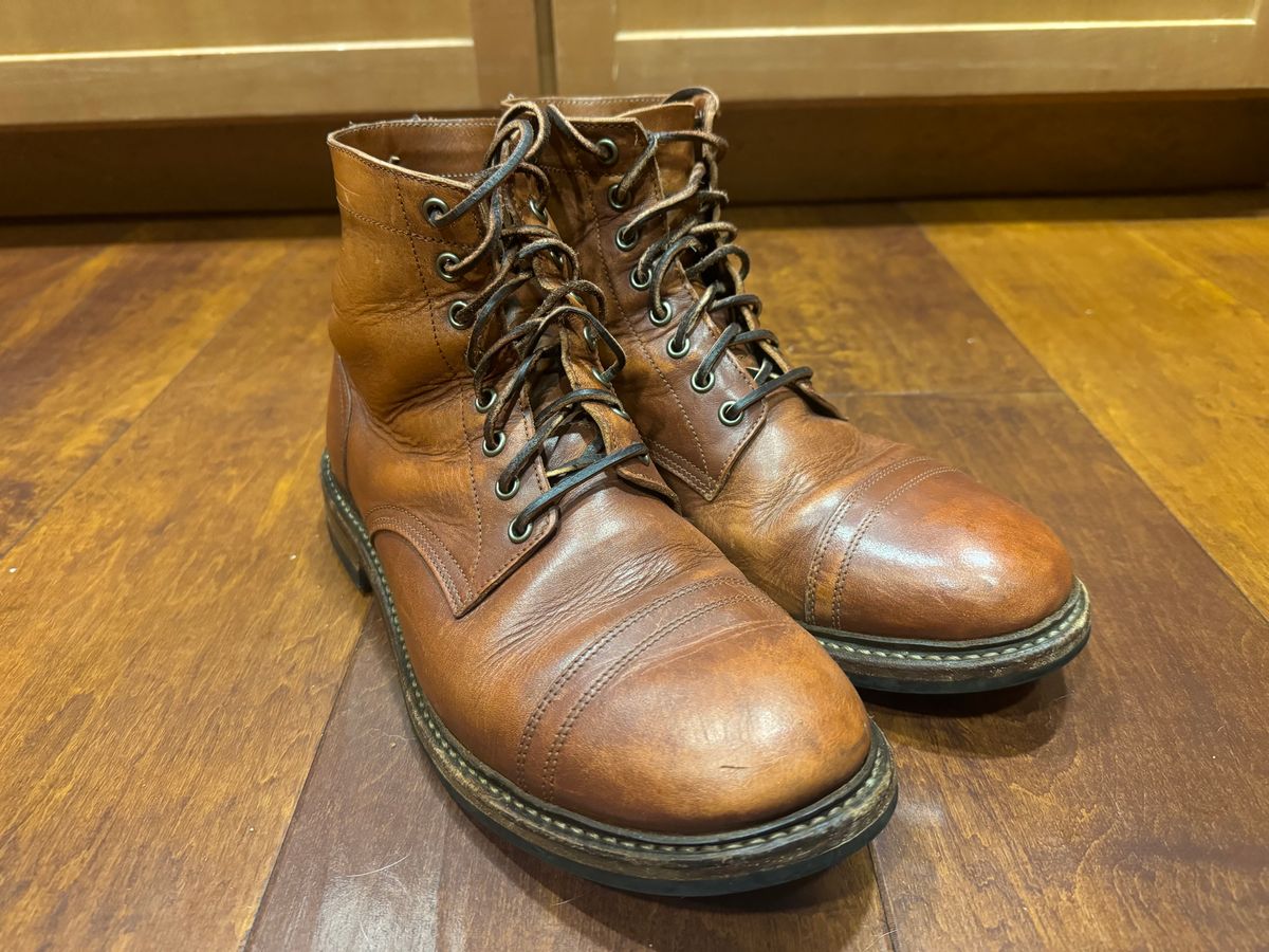 Photo by fogbreaker on November 23, 2024 of the Oak Street Bootmakers Trench Boot in Walnut Overdye Camello Asportabile.