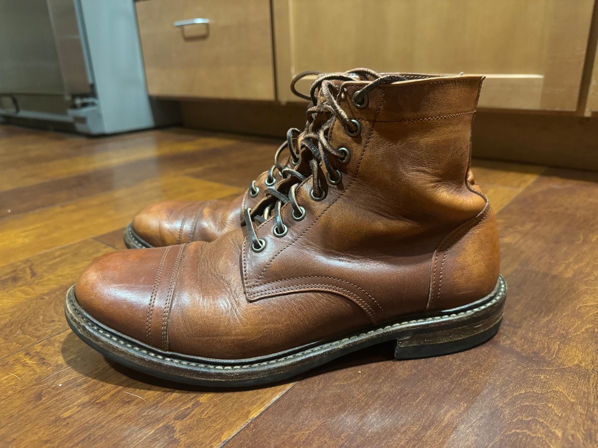 Photo by fogbreaker on November 23, 2024 of the Oak Street Bootmakers Trench Boot in Walnut Overdye Camello Asportabile.