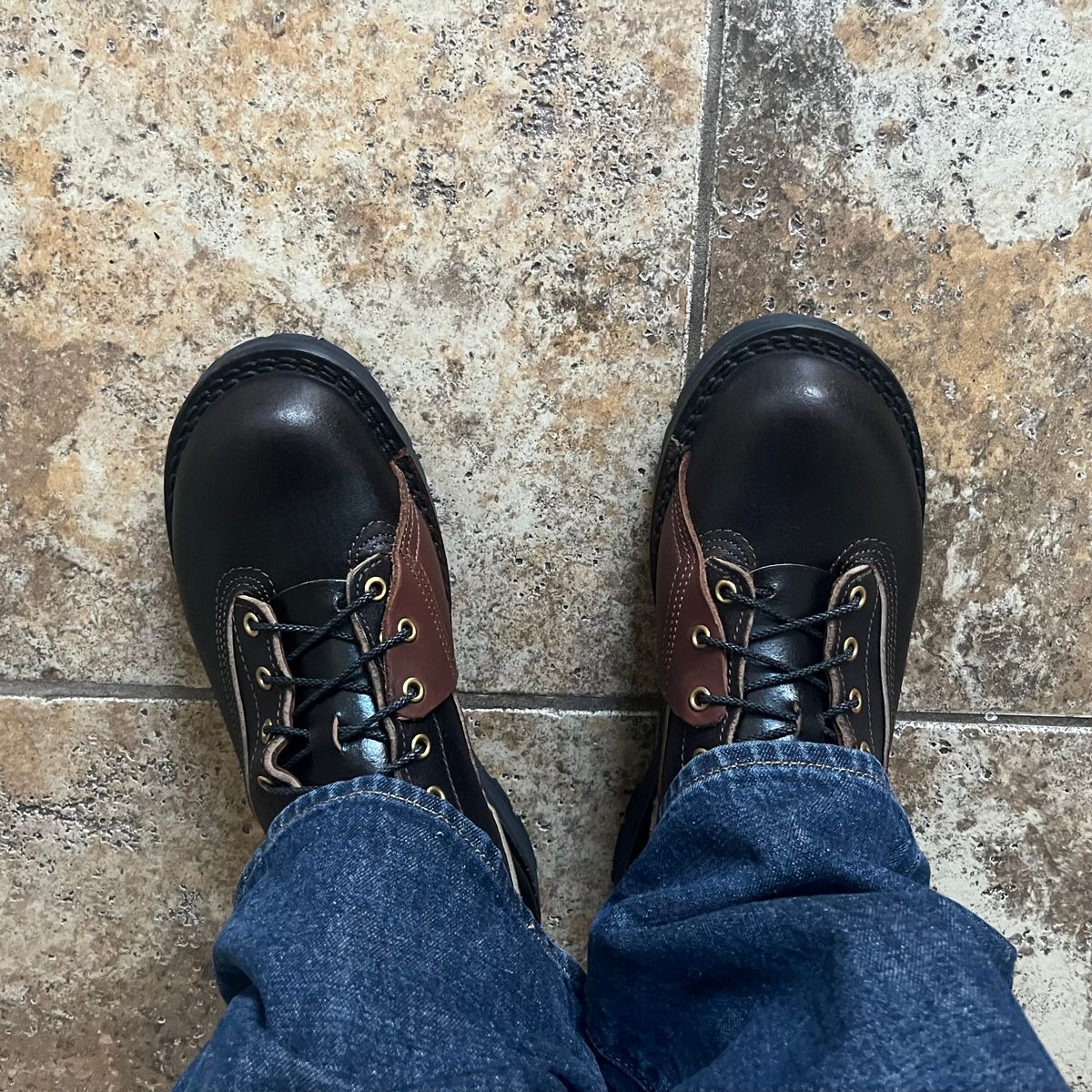 Photo by vitomule on February 28, 2024 of the Nicks x Rose Anvil ND3 in Horween Brown Waxed Flesh.