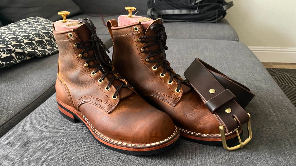 Photo by vitomule on January 28, 2024 of the Nicks Falcon in Horween Orange Predator.