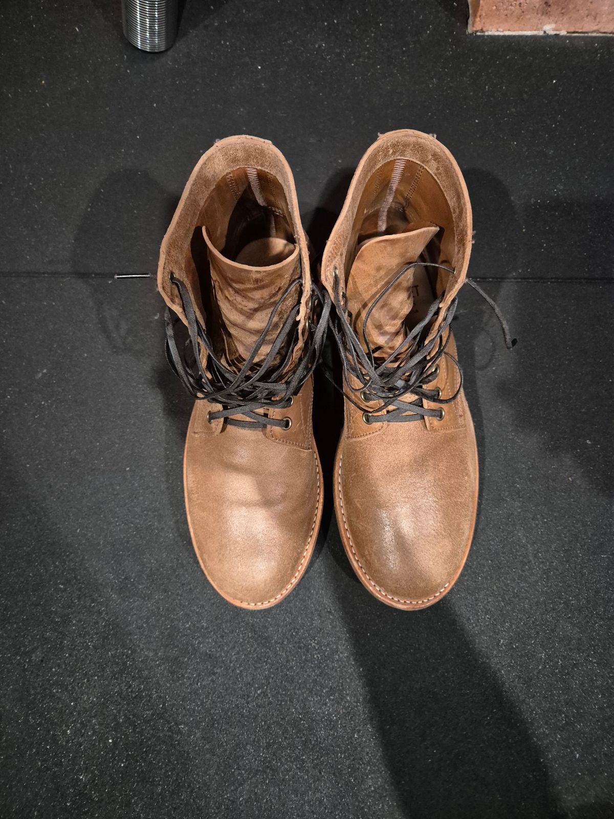 Photo by aussiebootlover on November 5, 2024 of the Oak Street Bootmakers Trench Boot in Maryam Cullata Cavallo Reverse Horse Rump.