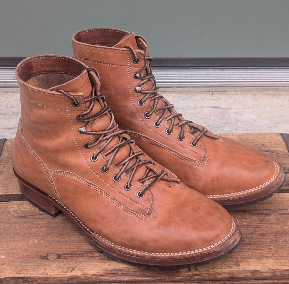 Photo by mburesh on November 3, 2025 of the Jakkrabbits Ivories Boot in Maryam Natural Horsebutt.