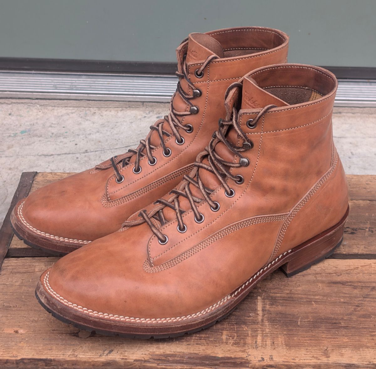 Photo by mburesh on November 3, 2025 of the Jakkrabbits Ivories Boot in Maryam Natural Horsebutt.