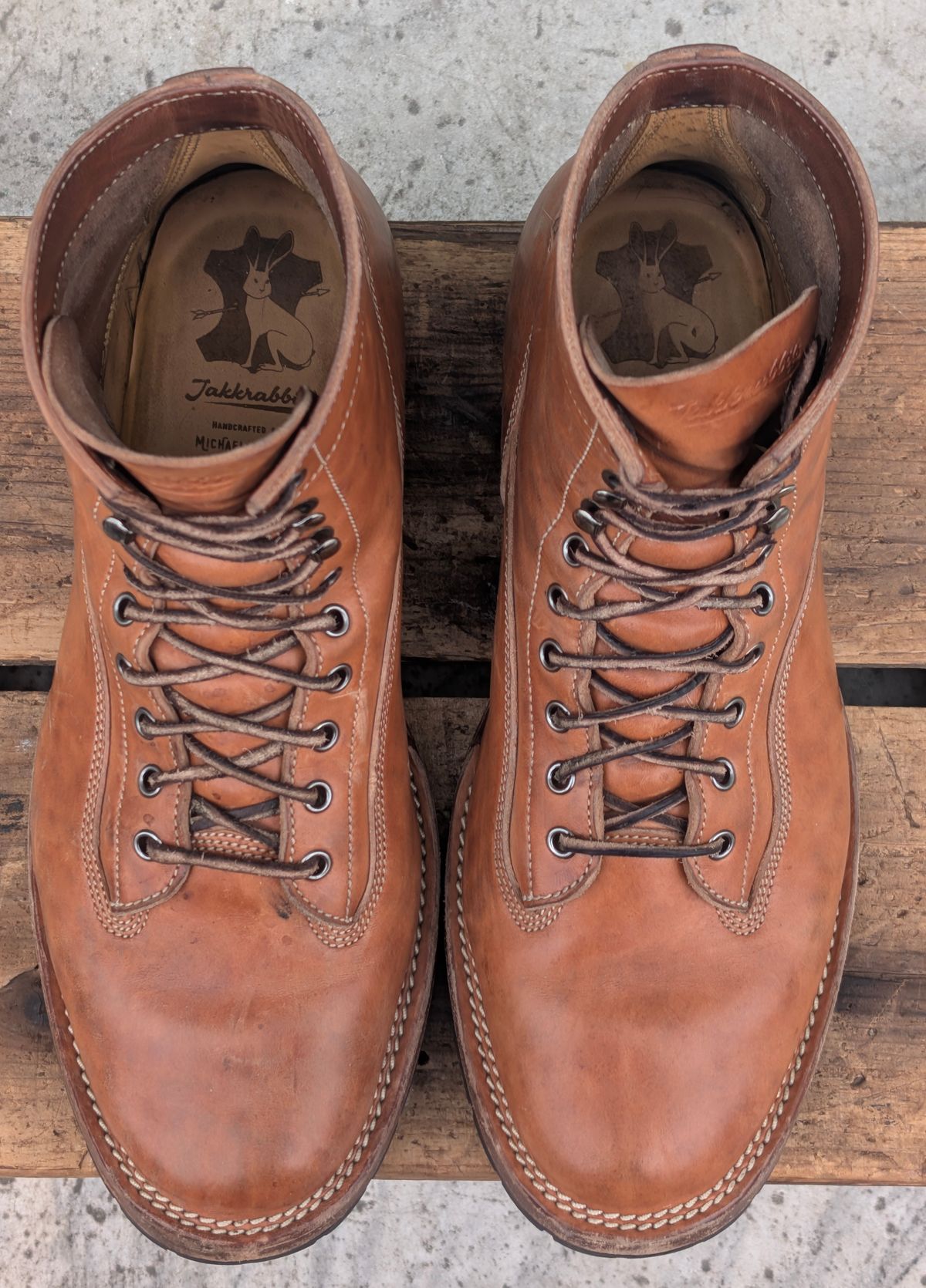 Photo by mburesh on December 5, 2025 of the Jakkrabbits Ivories Boot in Maryam Natural Horsebutt.