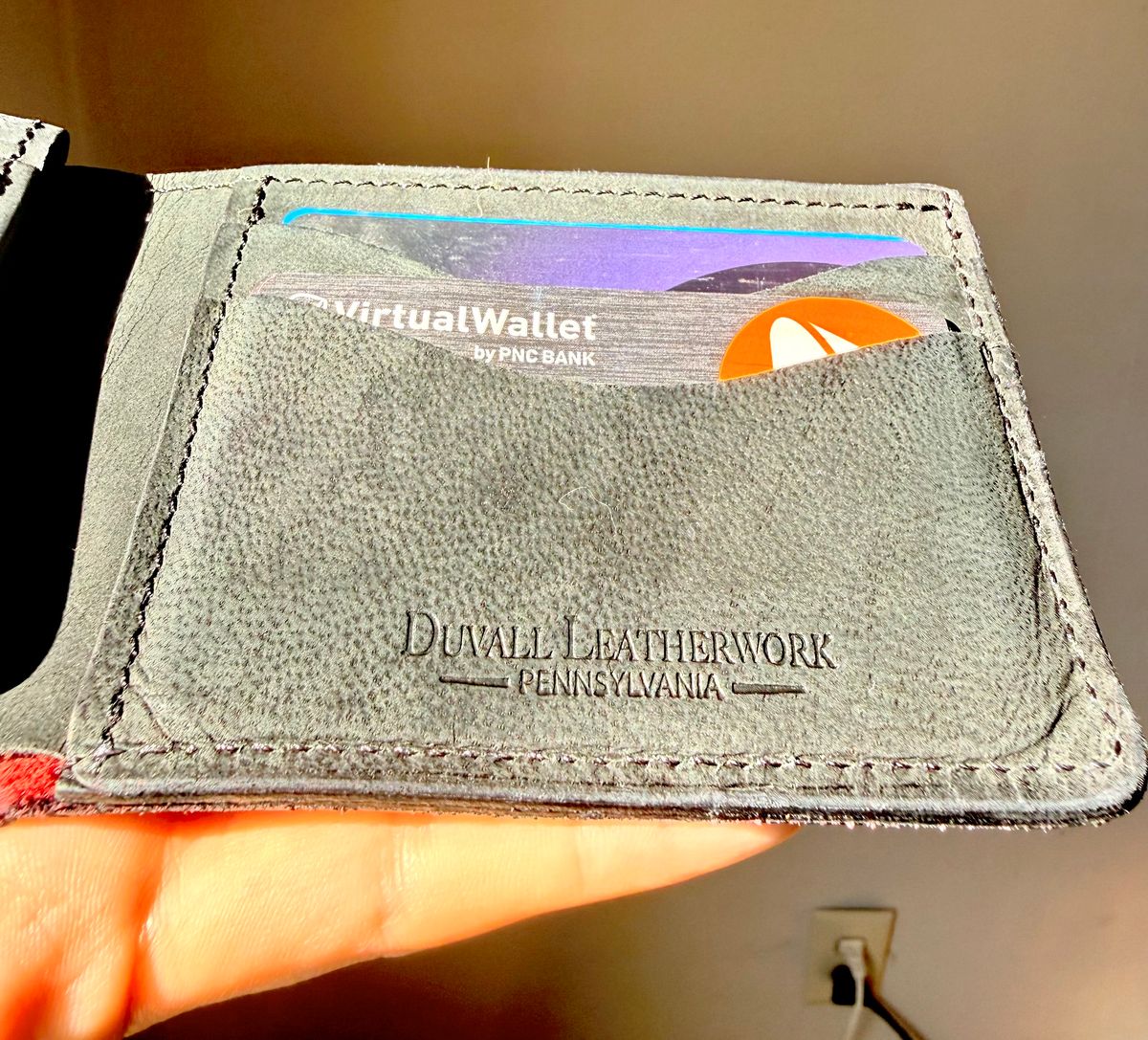 Photo by tachanka on November 2, 2025 of the Duvall Leatherwork Bifold Wallet with ID Window in Sequoia Bison.