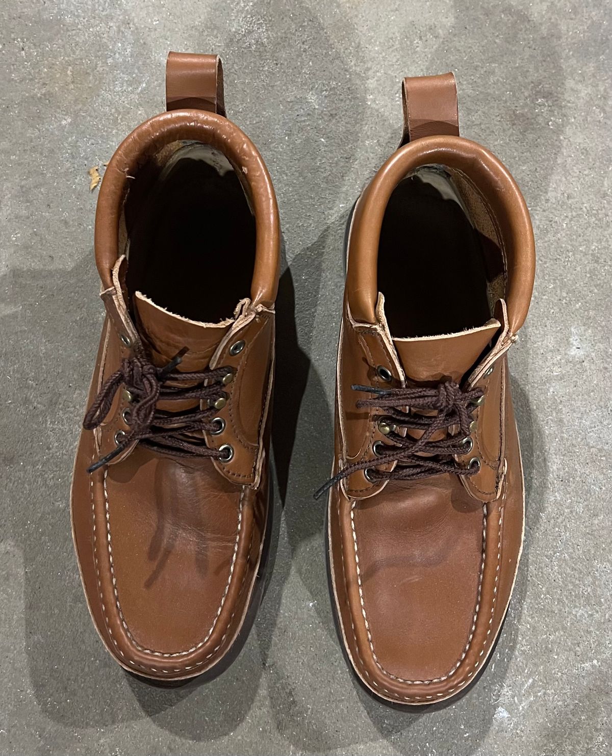 Photo by Chainstitch_1893 on November 6, 2025 of the Russell Moccasin Co. Traveling Sportsman in Tanneries Haas Tan French Veal.