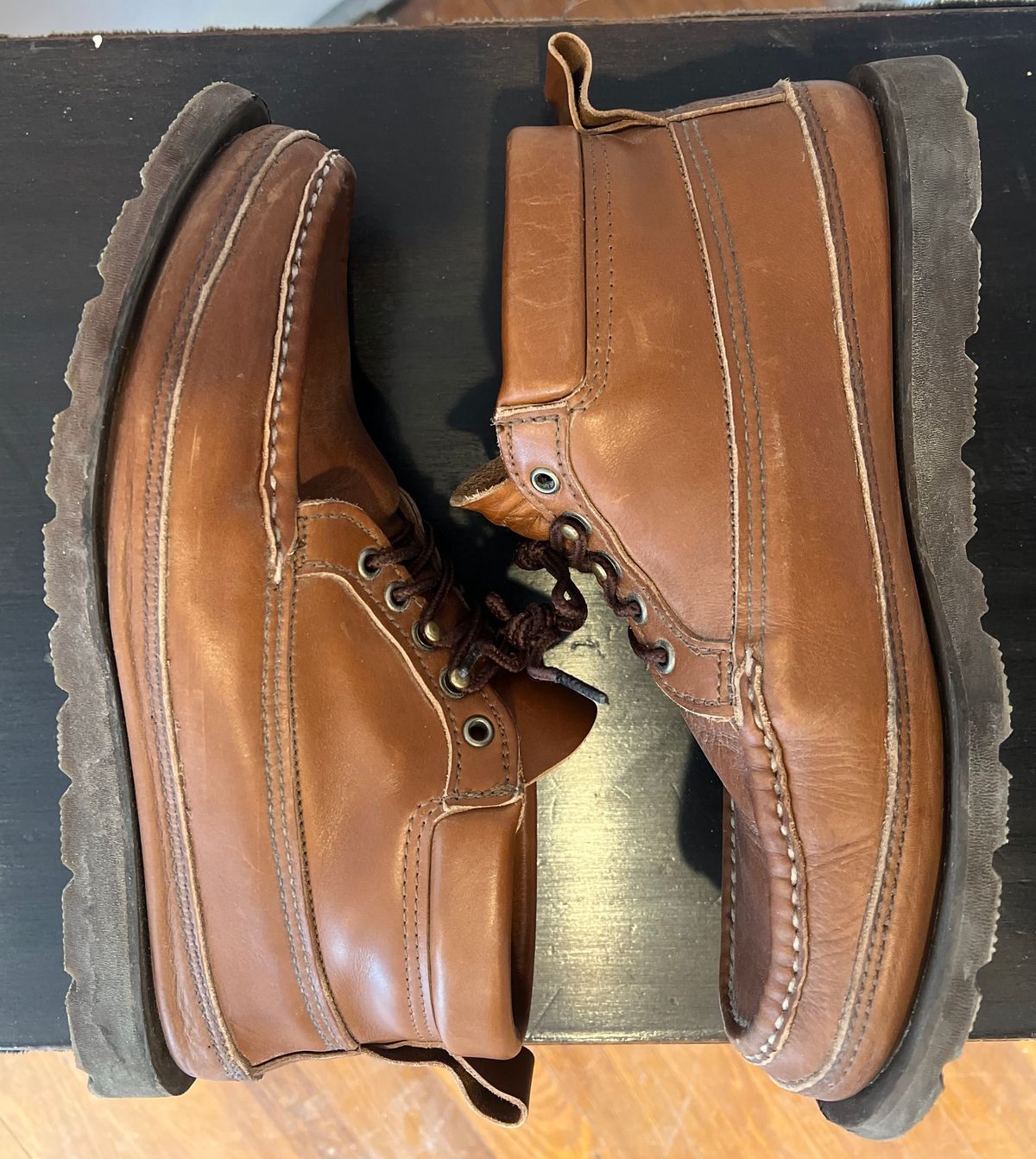 Photo by Chainstitch_1893 on December 5, 2025 of the Russell Moccasin Co. Traveling Sportsman in Tanneries Haas Tan French Veal.