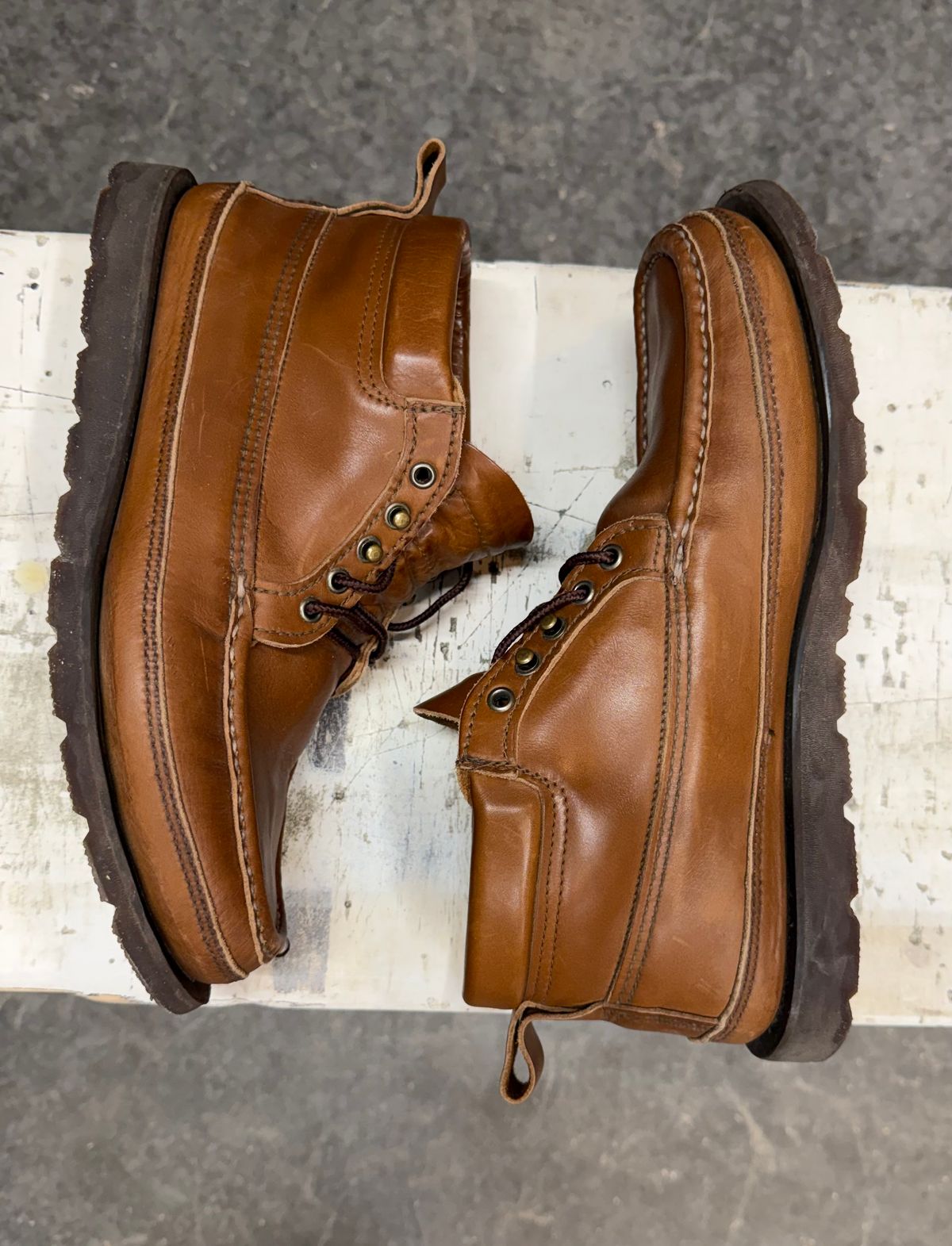 Photo by Chainstitch_1893 on January 6, 2026 of the Russell Moccasin Co. Traveling Sportsman in Tanneries Haas Tan French Veal.