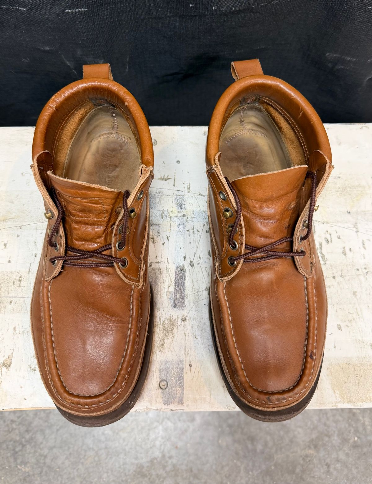 Photo by Chainstitch_1893 on January 6, 2026 of the Russell Moccasin Co. Traveling Sportsman in Tanneries Haas Tan French Veal.