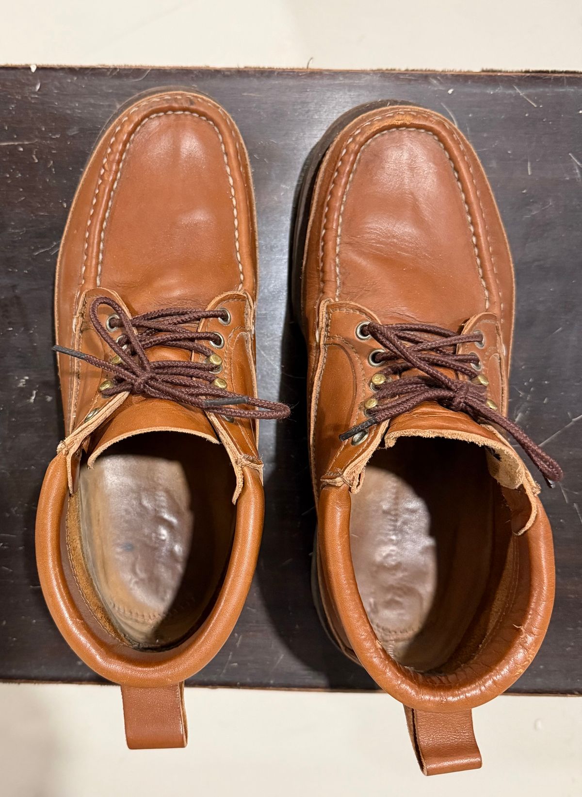 Photo by Chainstitch_1893 on April 4, 2026 of the Russell Moccasin Co. Traveling Sportsman in Tanneries Haas Tan French Veal.