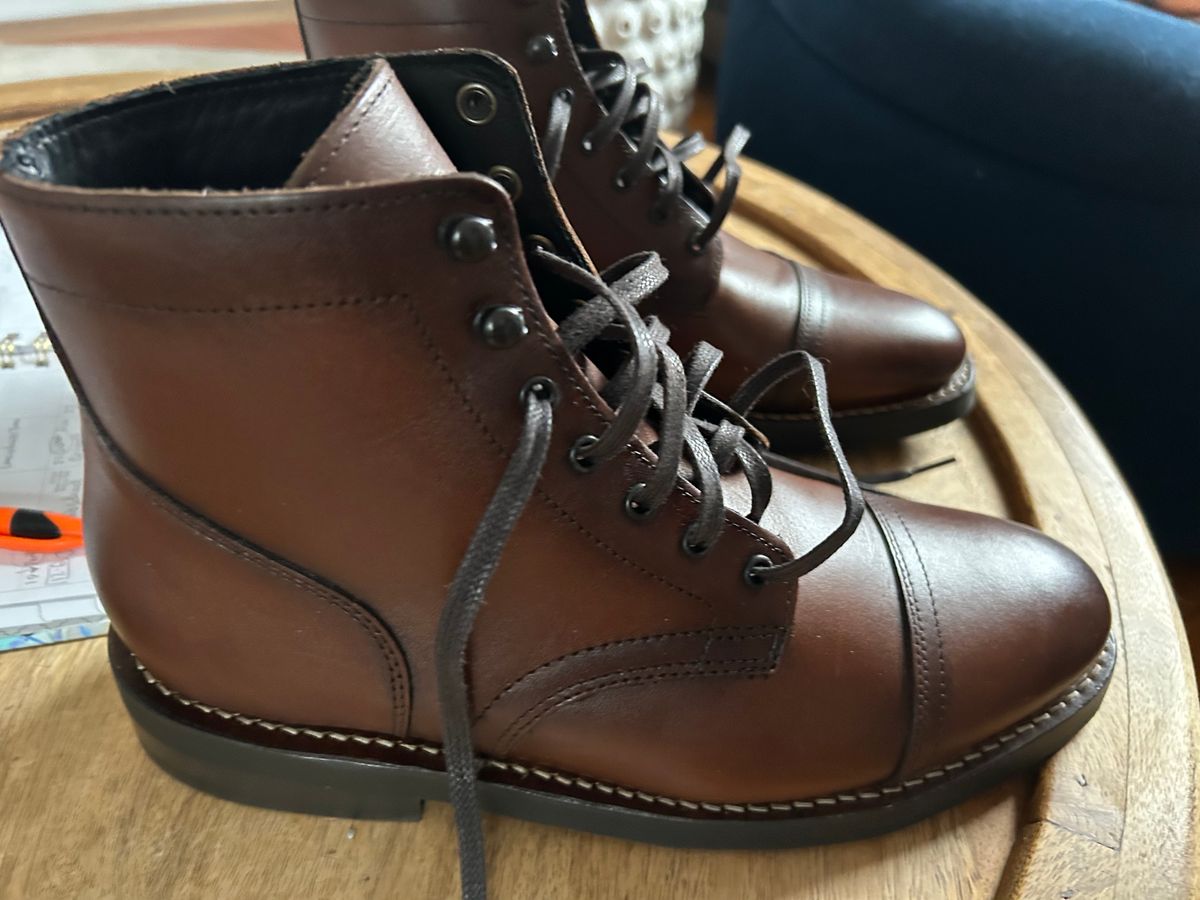 Photo by Juan on January 19, 2025 of the Thursday Captain in Brandy Hand-Finished Full Grain.