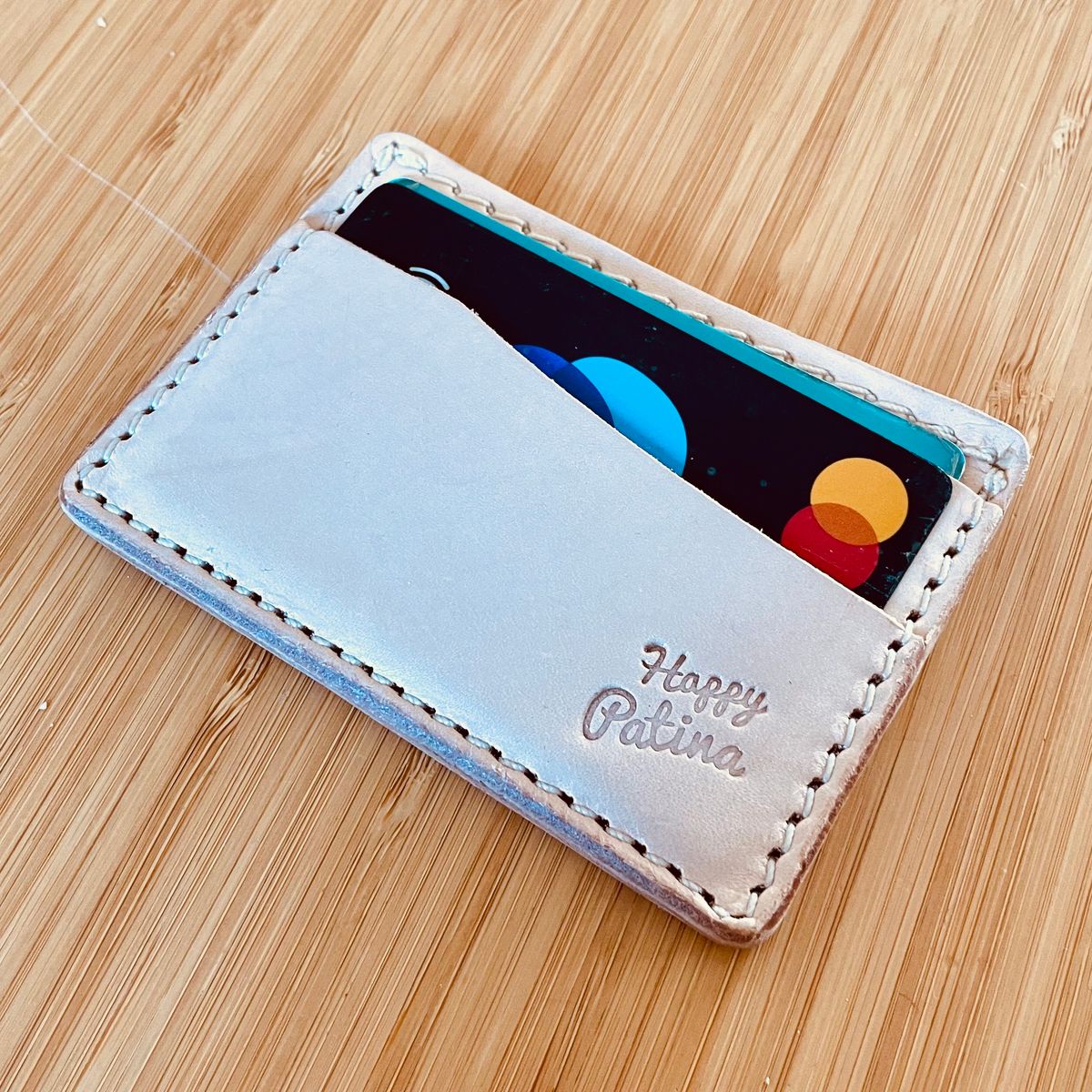Photo by hipstercode on February 8, 2025 of the HappyPatina Slim Card Wallet Natural Leather in Natural Veg-Tan.