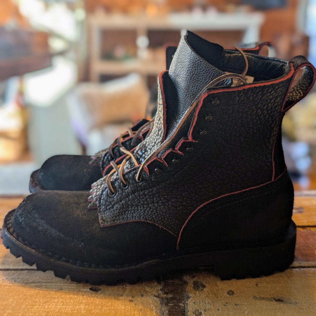 Photo by ZelieDad on November 1, 2025 of the JK Boots Bear Slayers in Bison Bloodcore.