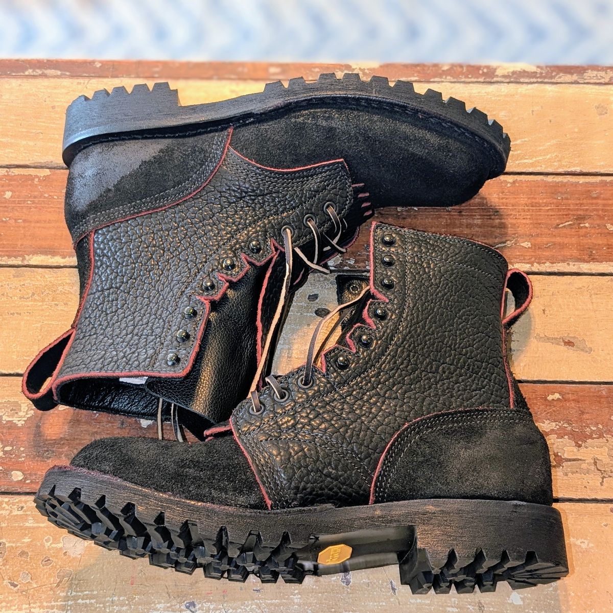 Photo by ZelieDad on November 1, 2025 of the JK Boots Bear Slayers in Bison Bloodcore.