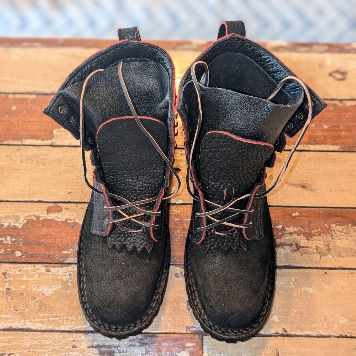 Photo by ZelieDad on November 1, 2025 of the JK Boots Bear Slayers in Bison Bloodcore.