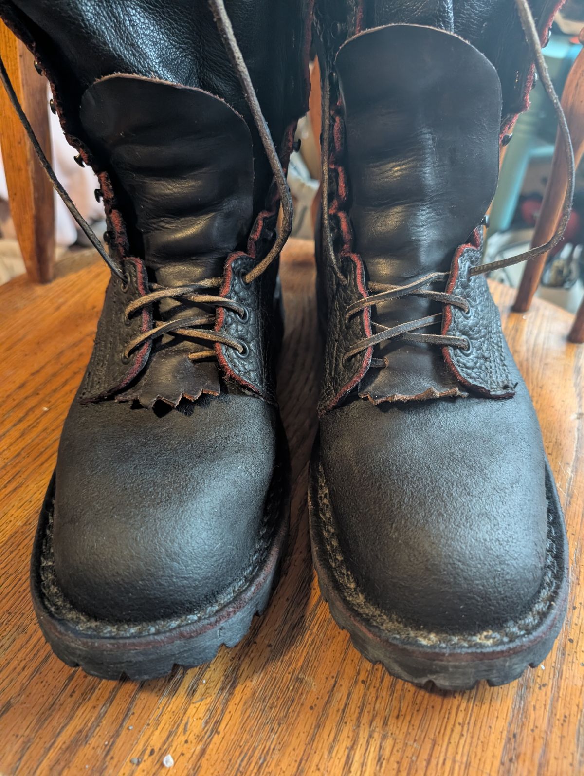 Photo by ZelieDad on January 4, 2026 of the JK Boots Bear Slayers in Bison Bloodcore.