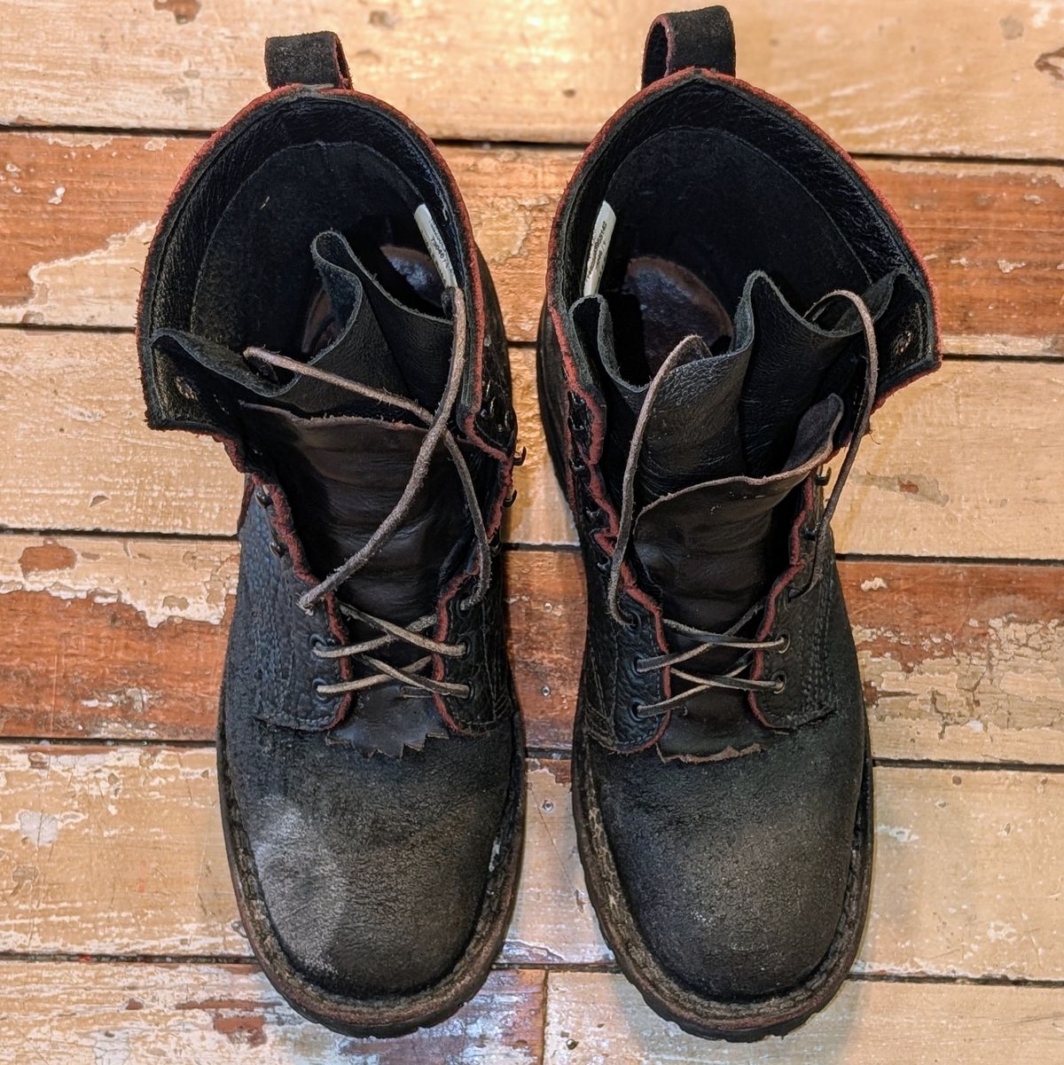 Photo by ZelieDad on February 2, 2026 of the JK Boots Bear Slayers in Bison Bloodcore.