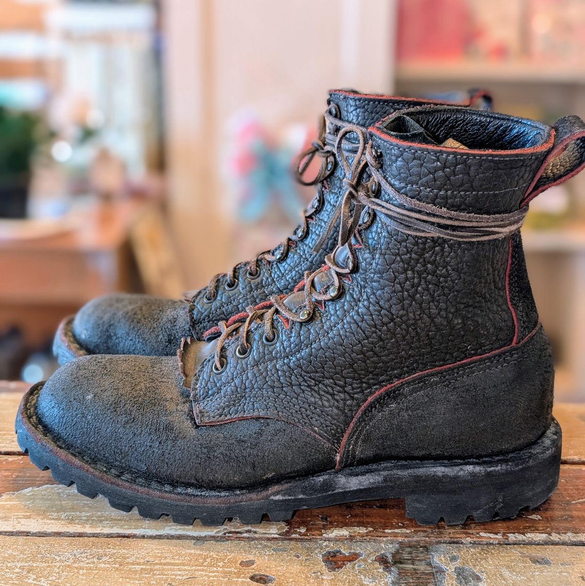 Photo by ZelieDad on February 28, 2026 of the JK Boots Bear Slayers in Bison Bloodcore.