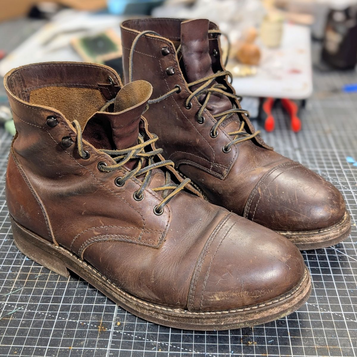 Photo by ZelieDad on February 5, 2026 of the Thursday Hertiage Captain in Thursday / Rustic Brown.