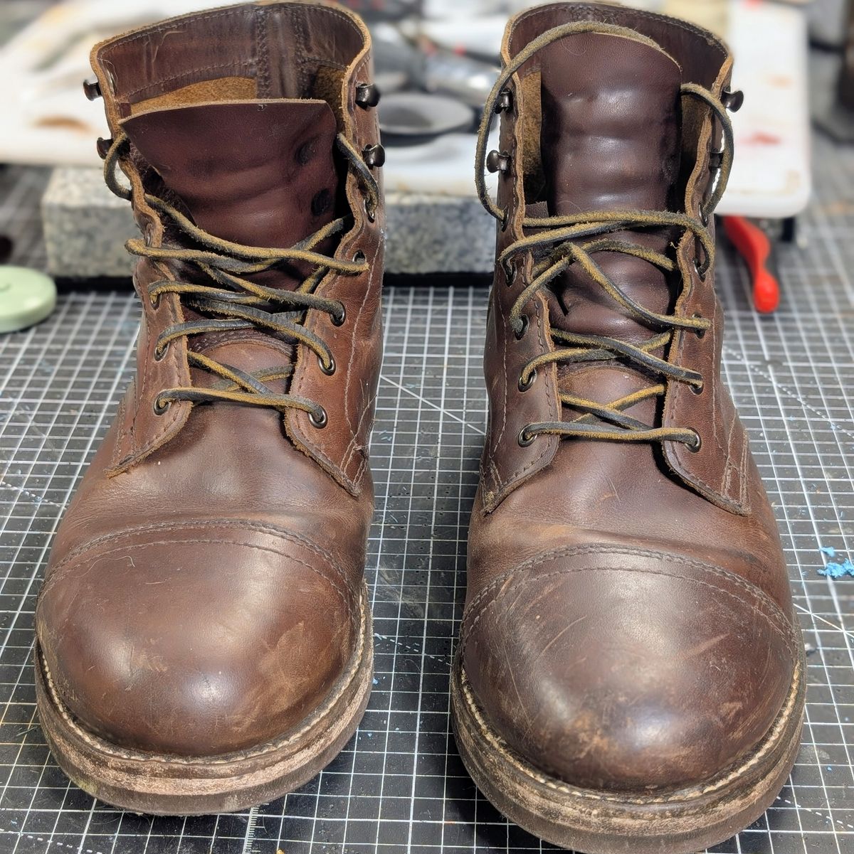 Photo by ZelieDad on February 5, 2026 of the Thursday Hertiage Captain in Thursday / Rustic Brown.