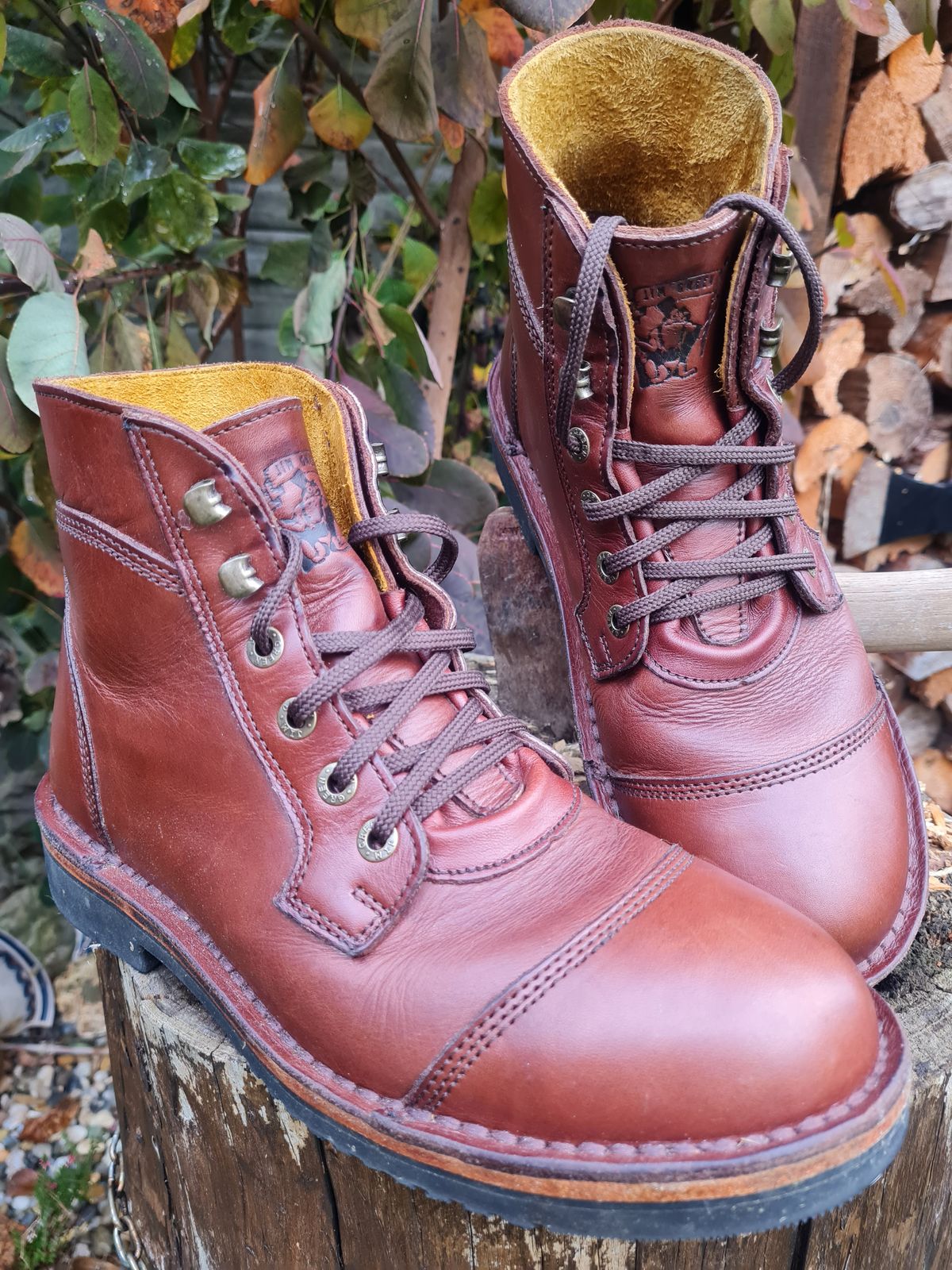 Photo by Dennis on October 22, 2024 of the Jim Green Numzaan in Jim Green Walnut Veg Tan.