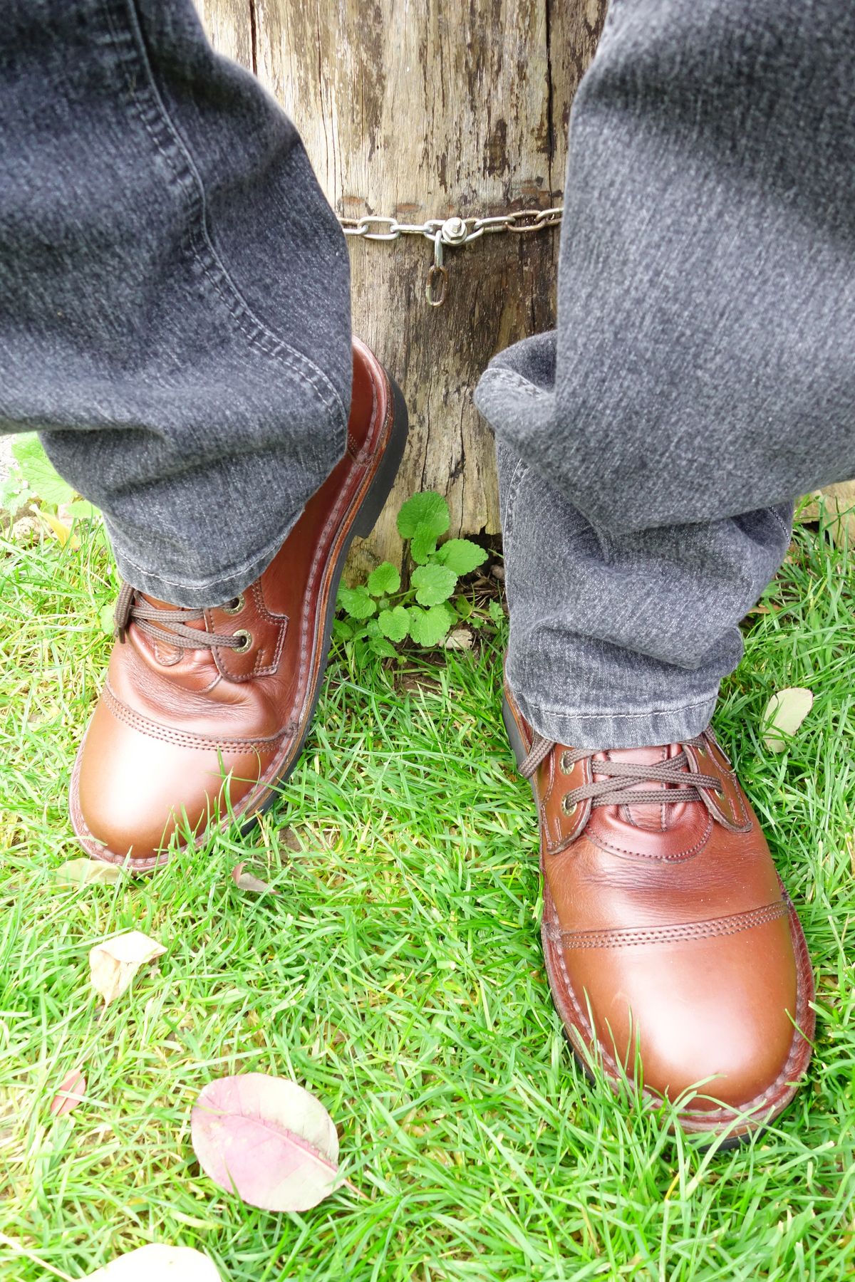 Photo by Dennis on November 1, 2024 of the Jim Green Numzaan in Jim Green Walnut Veg Tan.